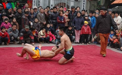 Mai Dong wrestling village in spring - ảnh 1